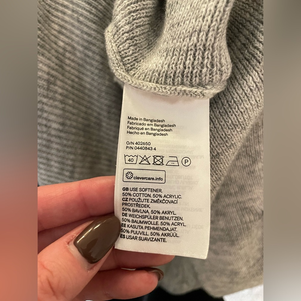 H&M Basic Grey Cardigan Size M/L - Picture 4 of 5